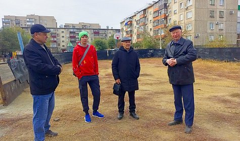 Во дворе будет корт